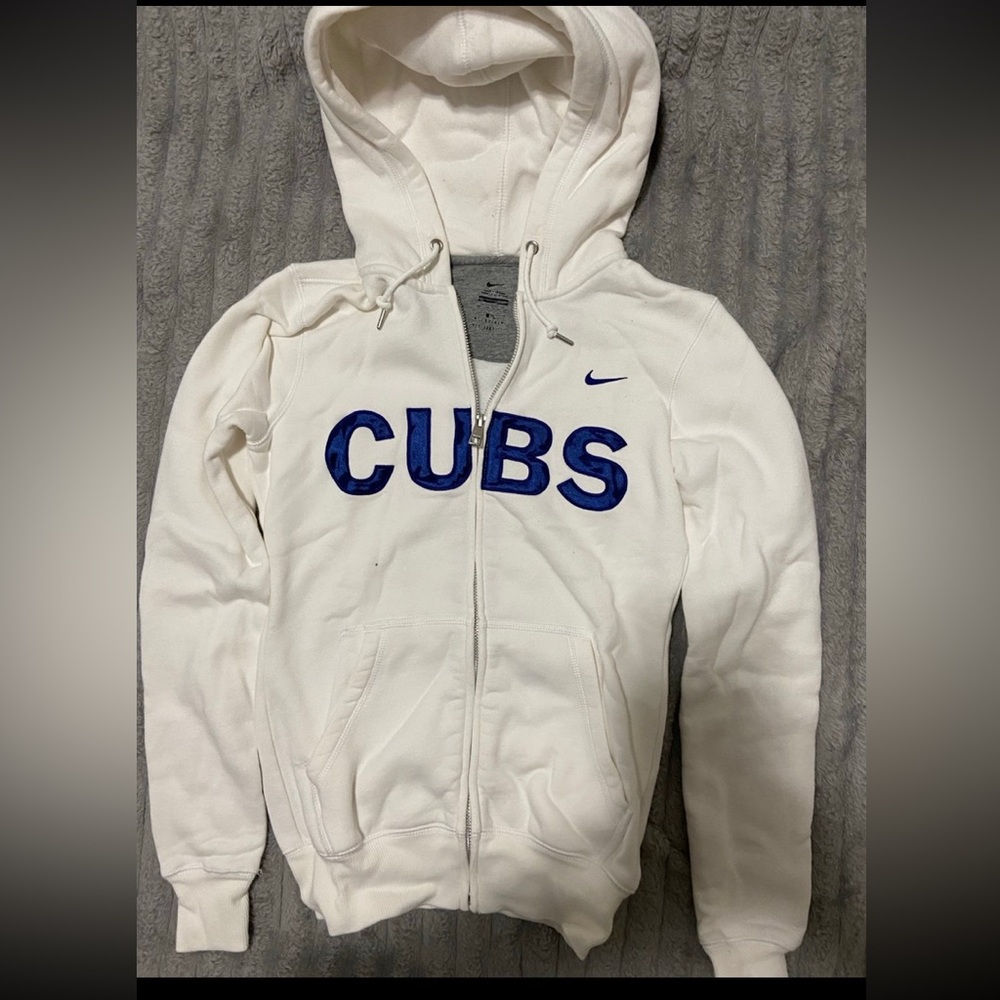 Women’s hoodie
Cubs
Nike
Size xs